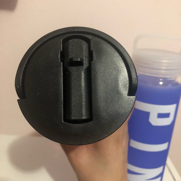 ⭐️ Sold ⭐️ VS Pink water bottle bundle - Picture 3 of 5